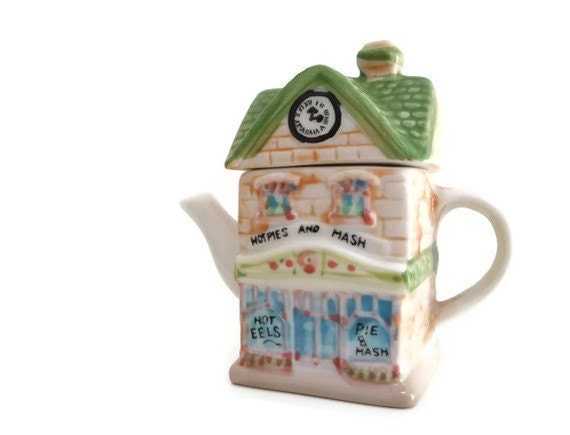 Vintage Ceramic Tea Pot - House miniature - collectibles - madlyvintage