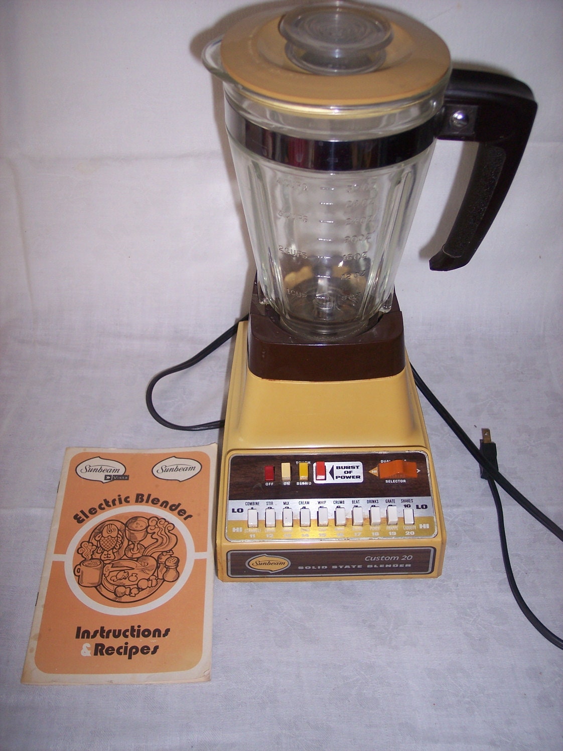 Vintage Sunbeam 20 Speed Blender Solid State 1970s Gold with Glass Pitcher Instructions