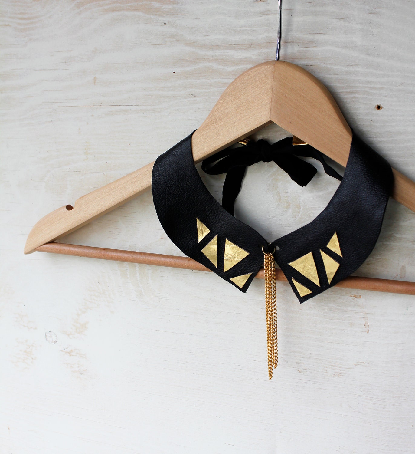 Geometric collar necklace in black and gold leather - Tzunuum