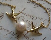 Mother pearl flying sparrow charm pendant water pearl necklace