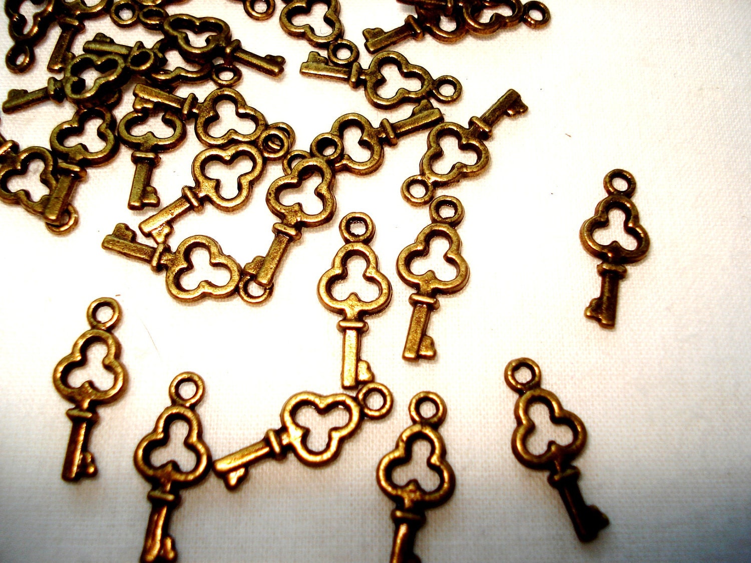 20 Bronze Tone Small Key charms, Key pendant, Micro Key