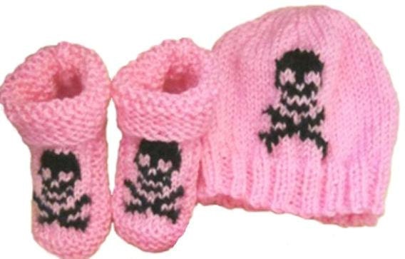 Baby Skull & crossbones HAND KNITTED matching set booties and beanie hat - 6-9 months - Many colours available