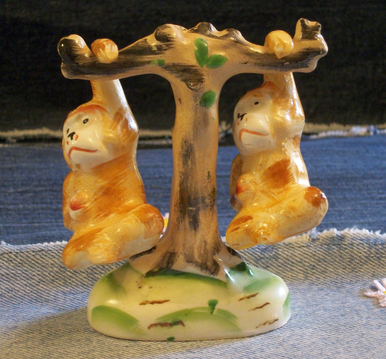 Monkeys in a tree, 3 piece nodder salt and pepper shaker set, 1950s Japan
