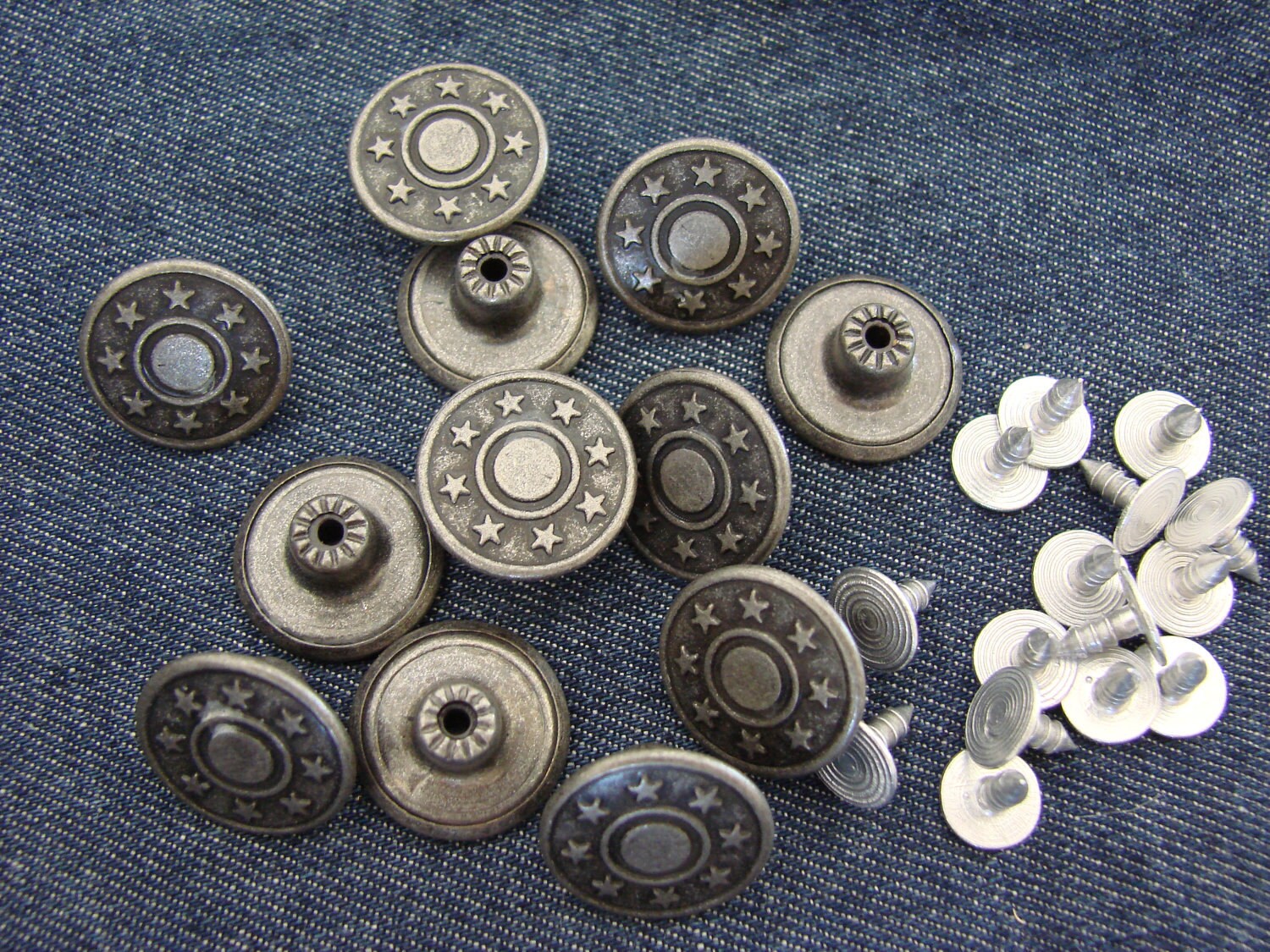 tack buttons