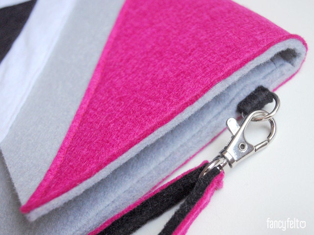 Nifty geometric gray felt clutch