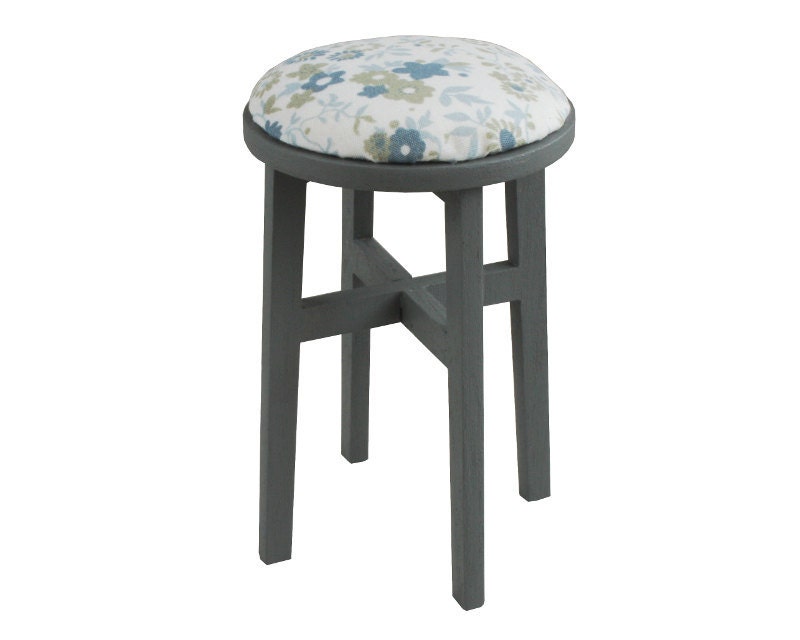 stool for dolls - momoko blythe barbie furniture - in sixth scale - diorama