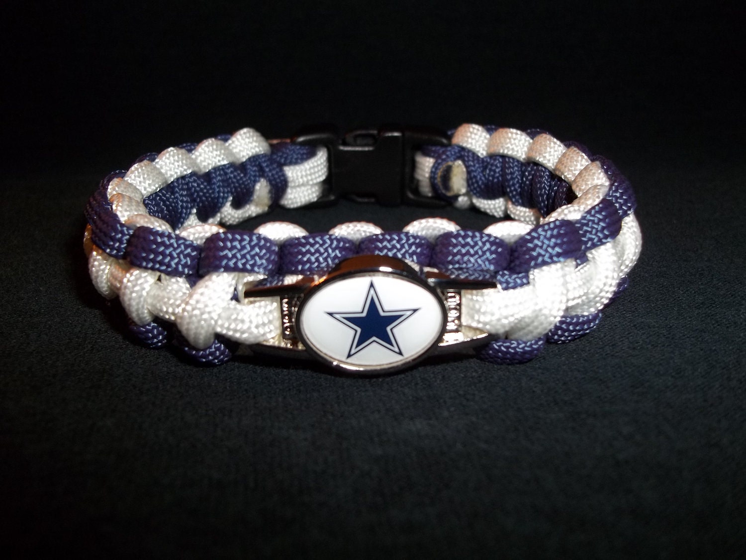 Items similar to Dallas Cowboys Paracord Bracelet on Etsy