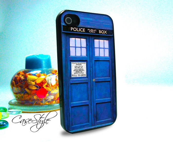 Dr Who Tardis iPhone 4 case, iPhone 4s case, case for iPhone 4. Black or white.Includes a screen protector for free