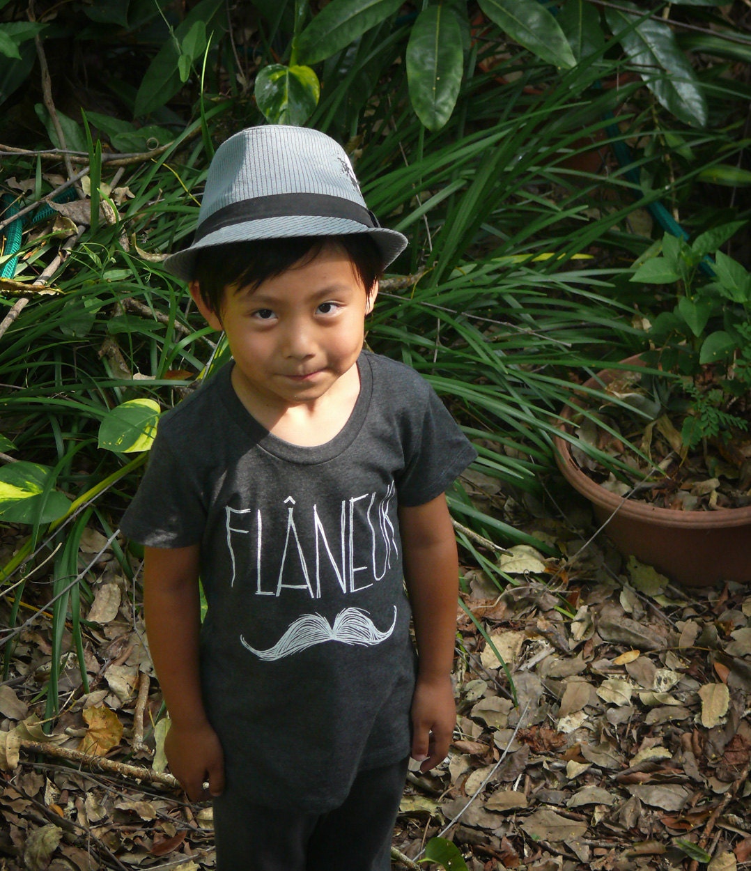 Boys or girls limited edition Flaneur mustache tee shirt 6/8 Y