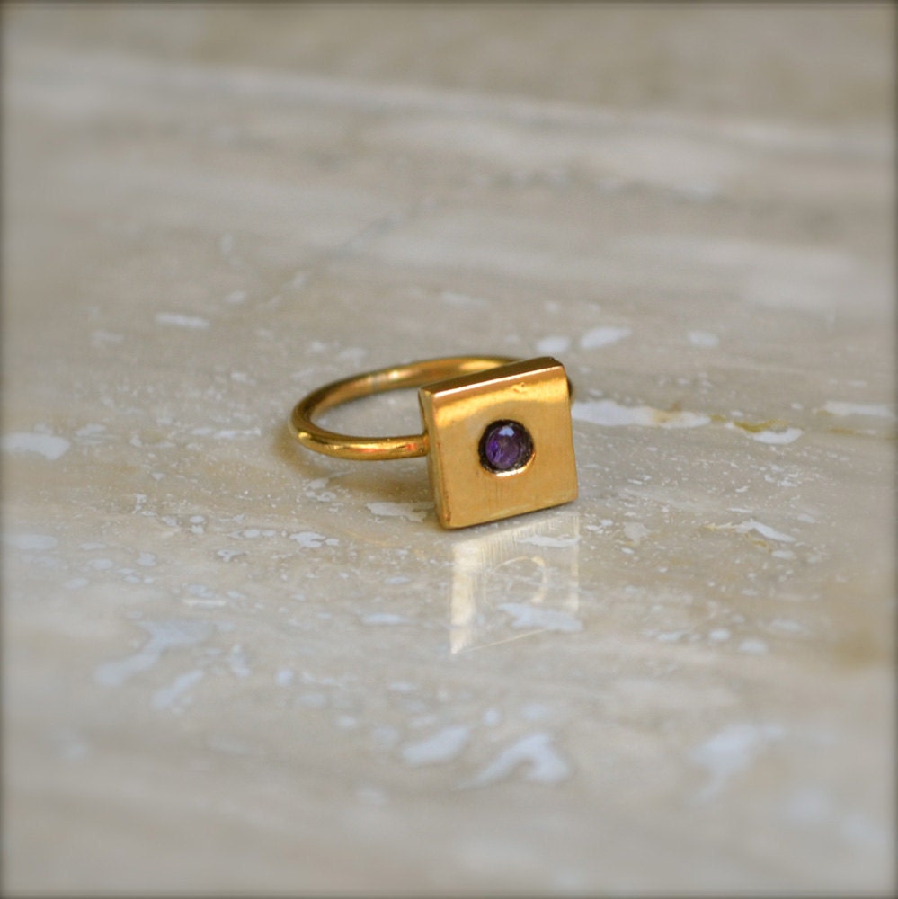 Gold Modern Ring With Small Amethyst