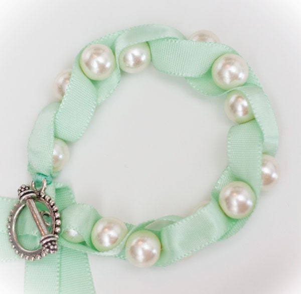 Twisted Ribbon Pearl Bracelet in Mint Green