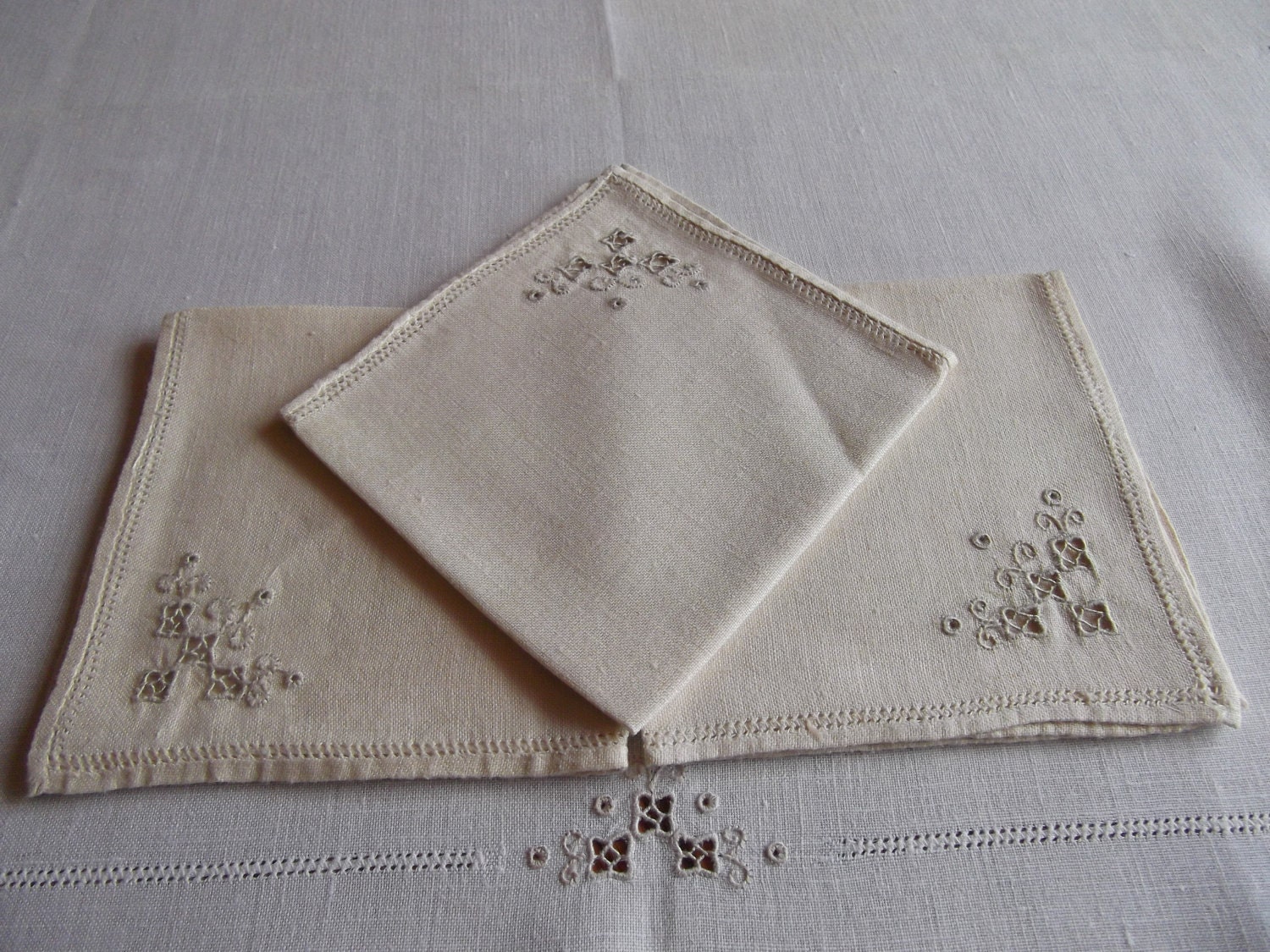 Off-white Linen Tablecloth with Napkins