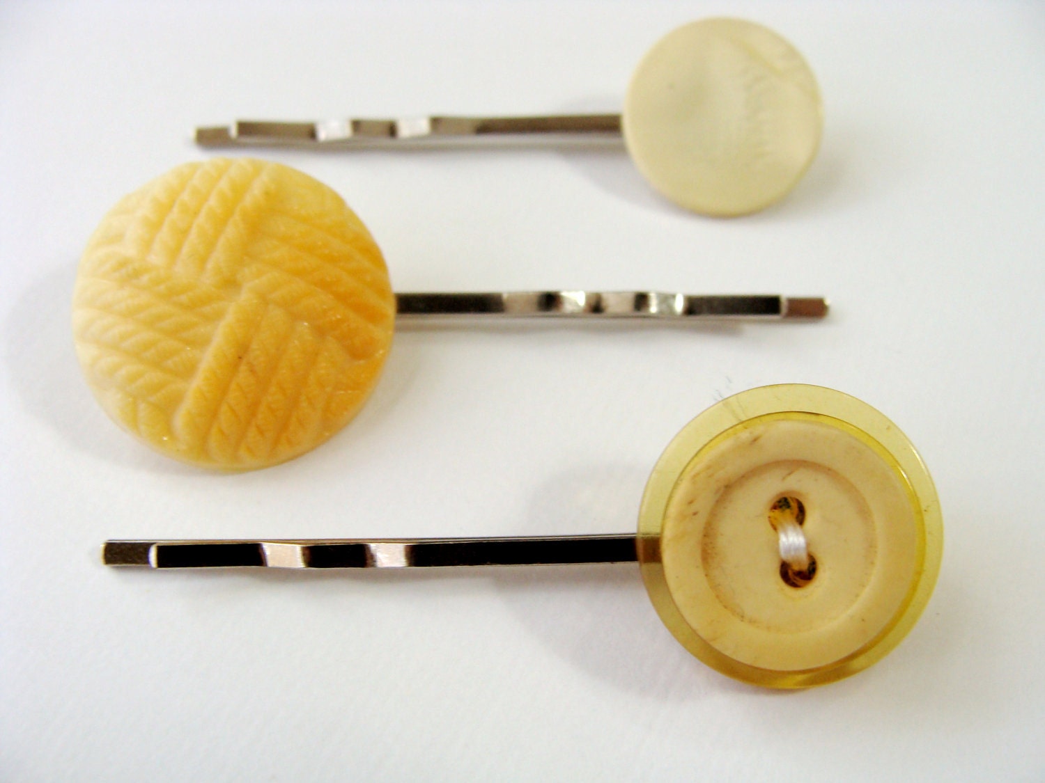 yellow 1950's hair pin buttons 