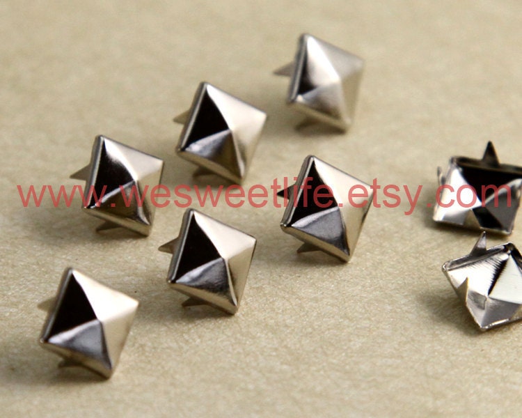 100pcs 9mm Silver Pyramid STUDS PY003e