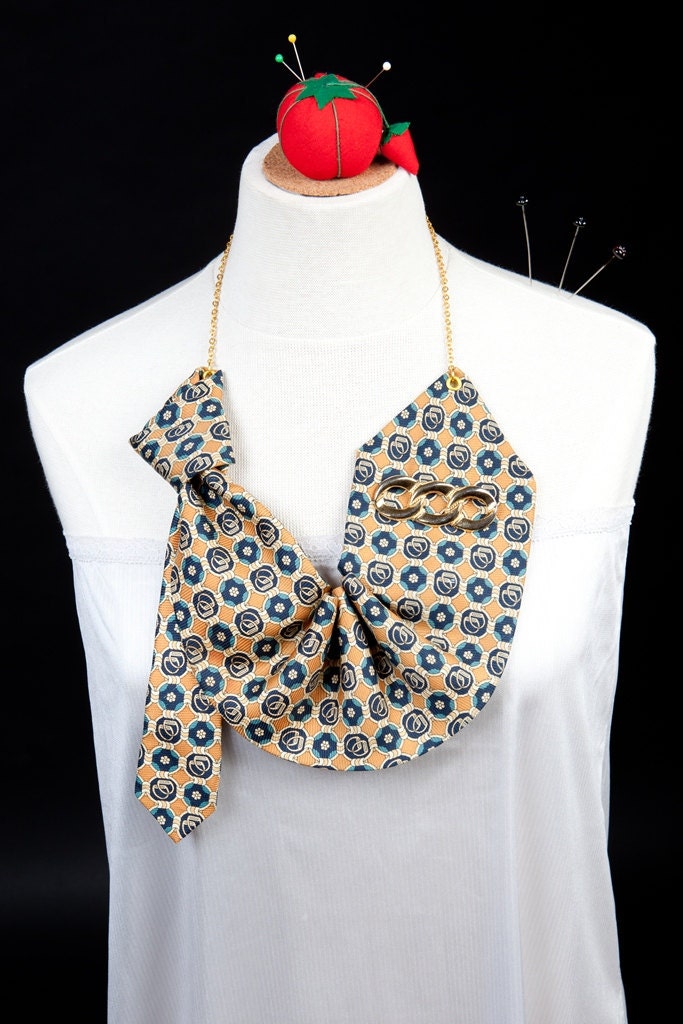 the vintage tie jabot necklace . in gold and teal