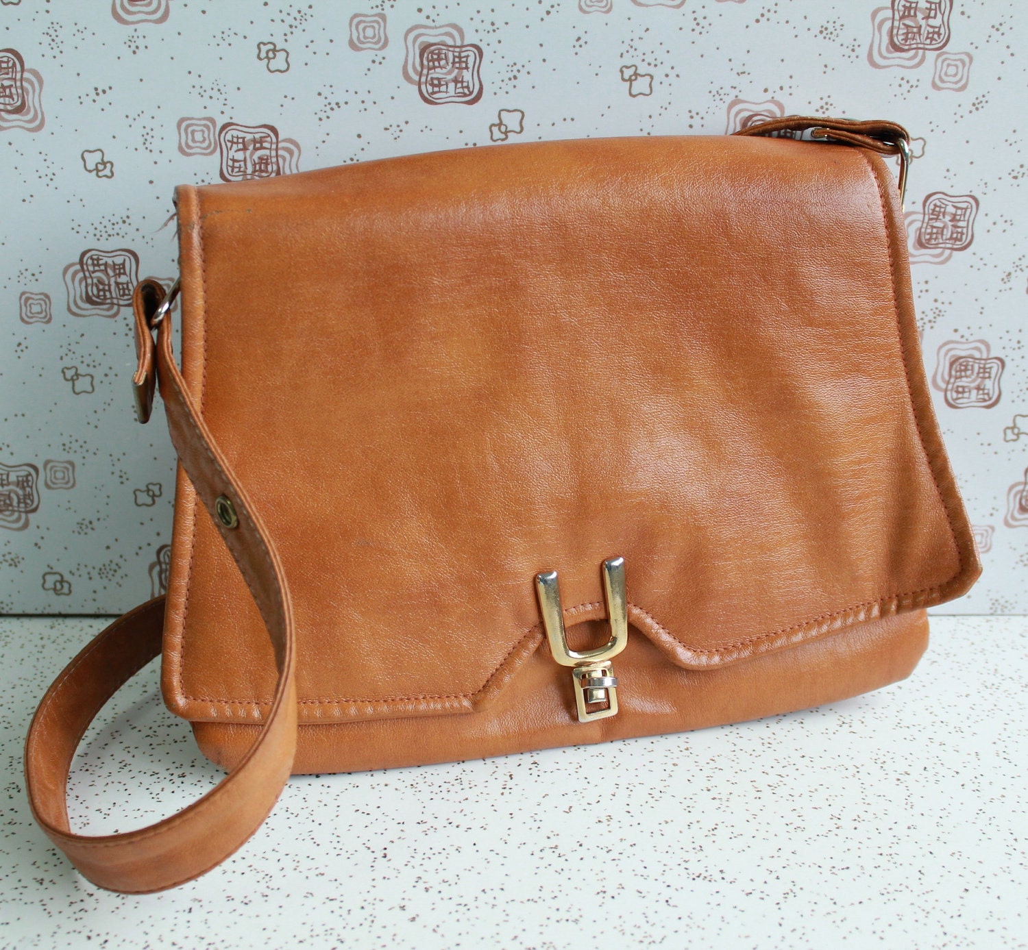 Vinyl shoulder bag with adjustable strap - 1970's purse