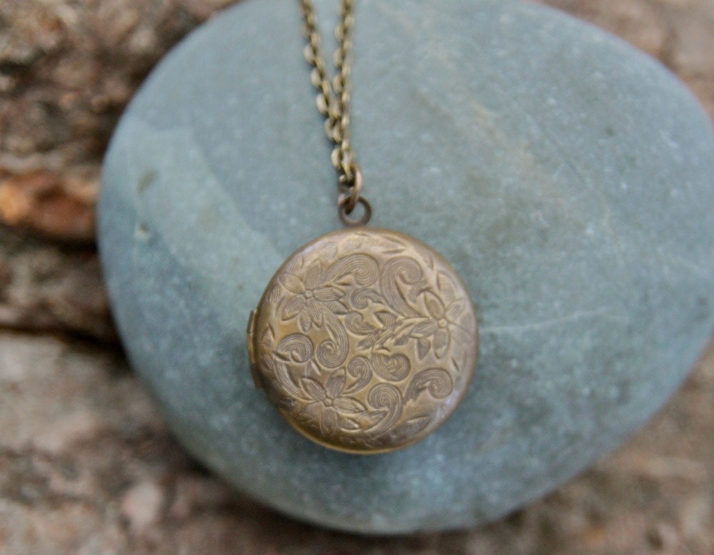 CUSTOMIZE brass floral locket with your soul mantra phrase