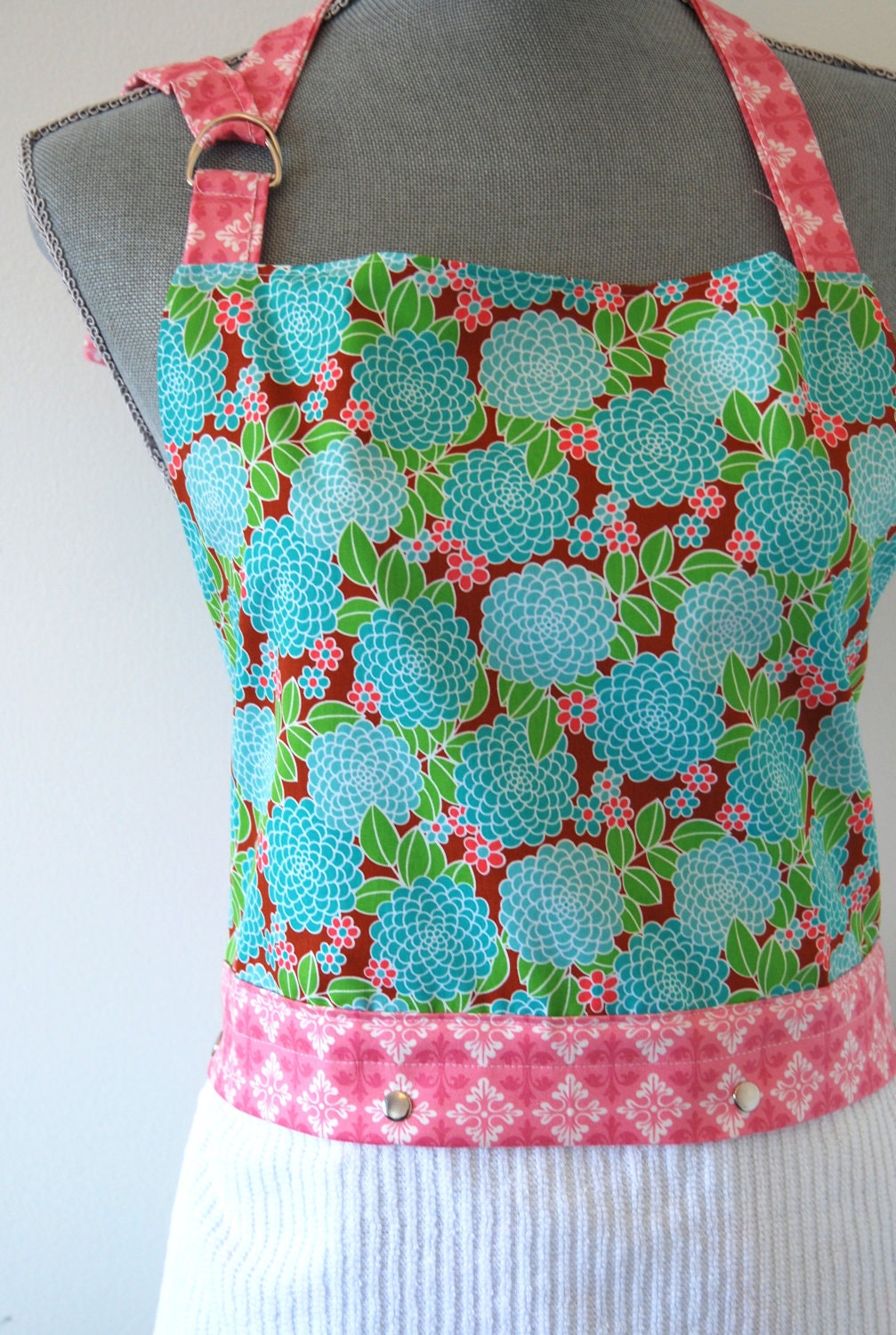Snap To It Apron with REMOVABLE Dishtowel - FULL Kitchen Apron for Women - Sugar Mum (free shipping)
