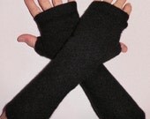 luxurious cashmere fingerless gloves in chic and classic midnight black