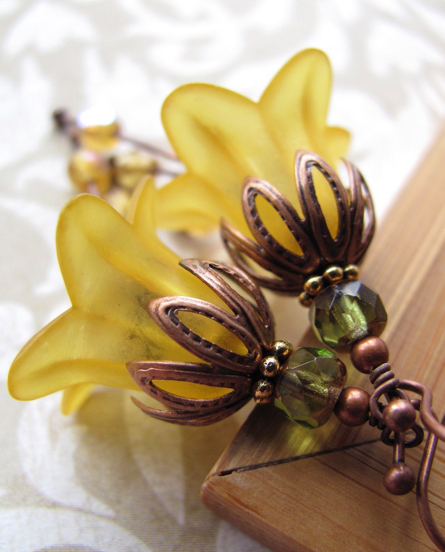Sunny Yellow Flower Earrings, Buttercup Yellow Vintage Style Flower Jewelry, Gift for Gardener, Garden Wedding Jewelry, Bridesmaid Earrings