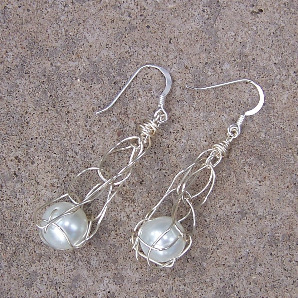 Pearl Earings - Custom Pearl Earrings - White Pearls Caught in a Wire Net - CHOOSE YOUR COLOR
