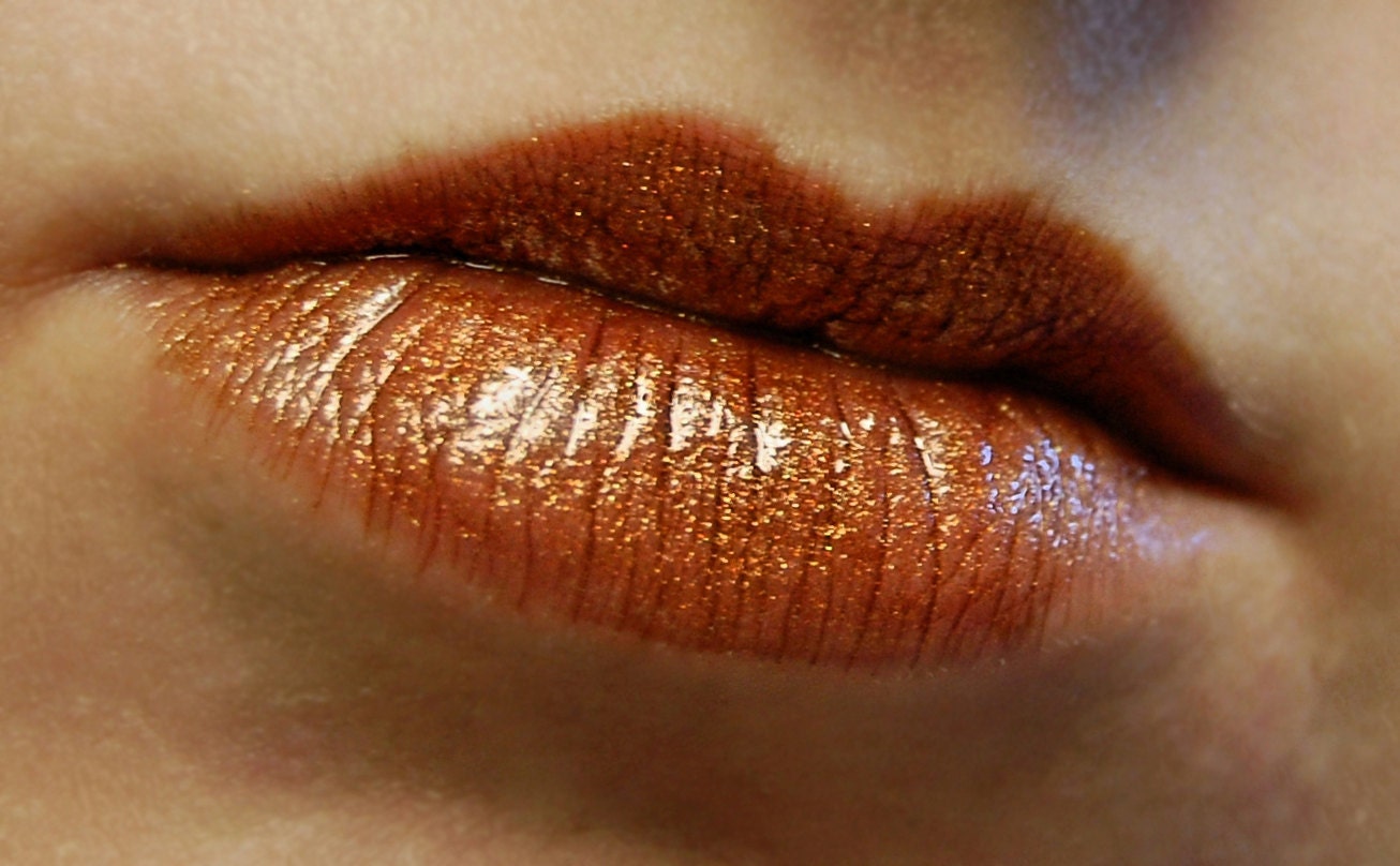 What are your favorite caramel and bronze lipsticks/glosses? Lipstick