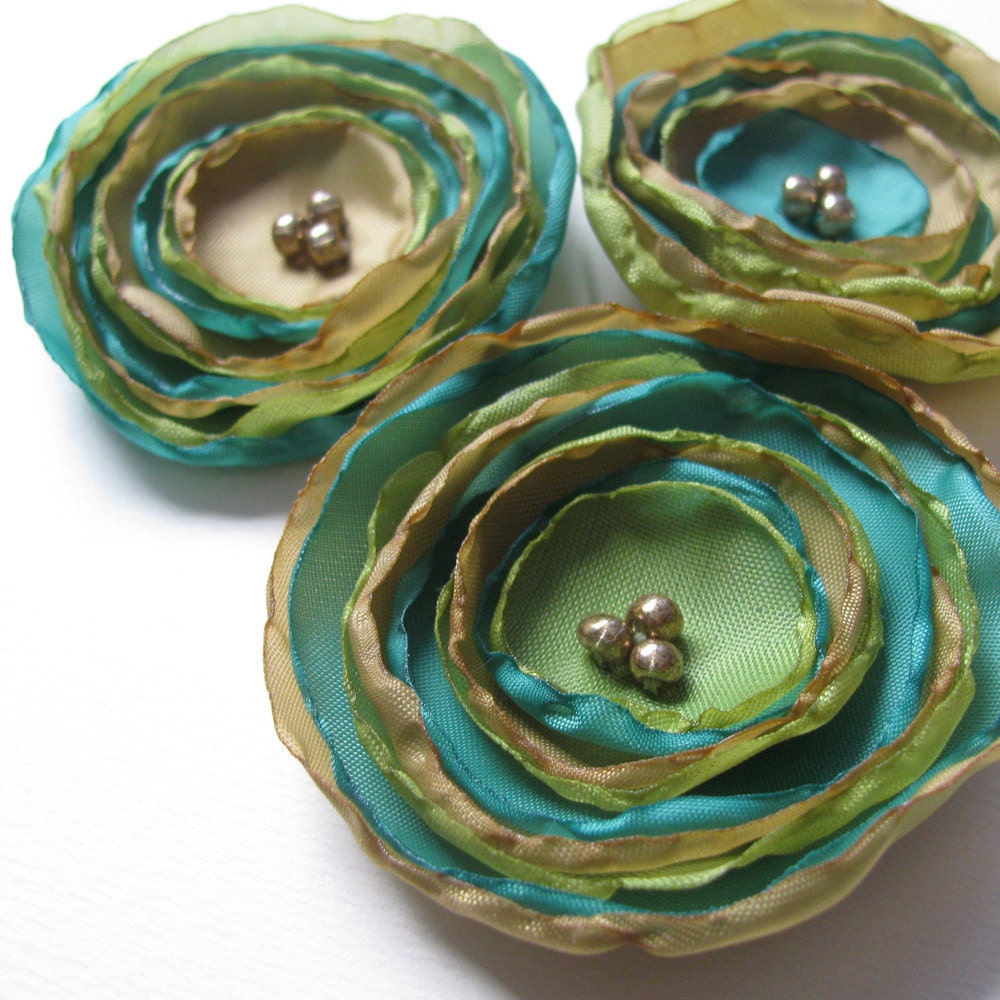 Poppy Pin Brooch Fabric Mixing-Colors Collection - Teal, Mustard and Light Green, with golden beads