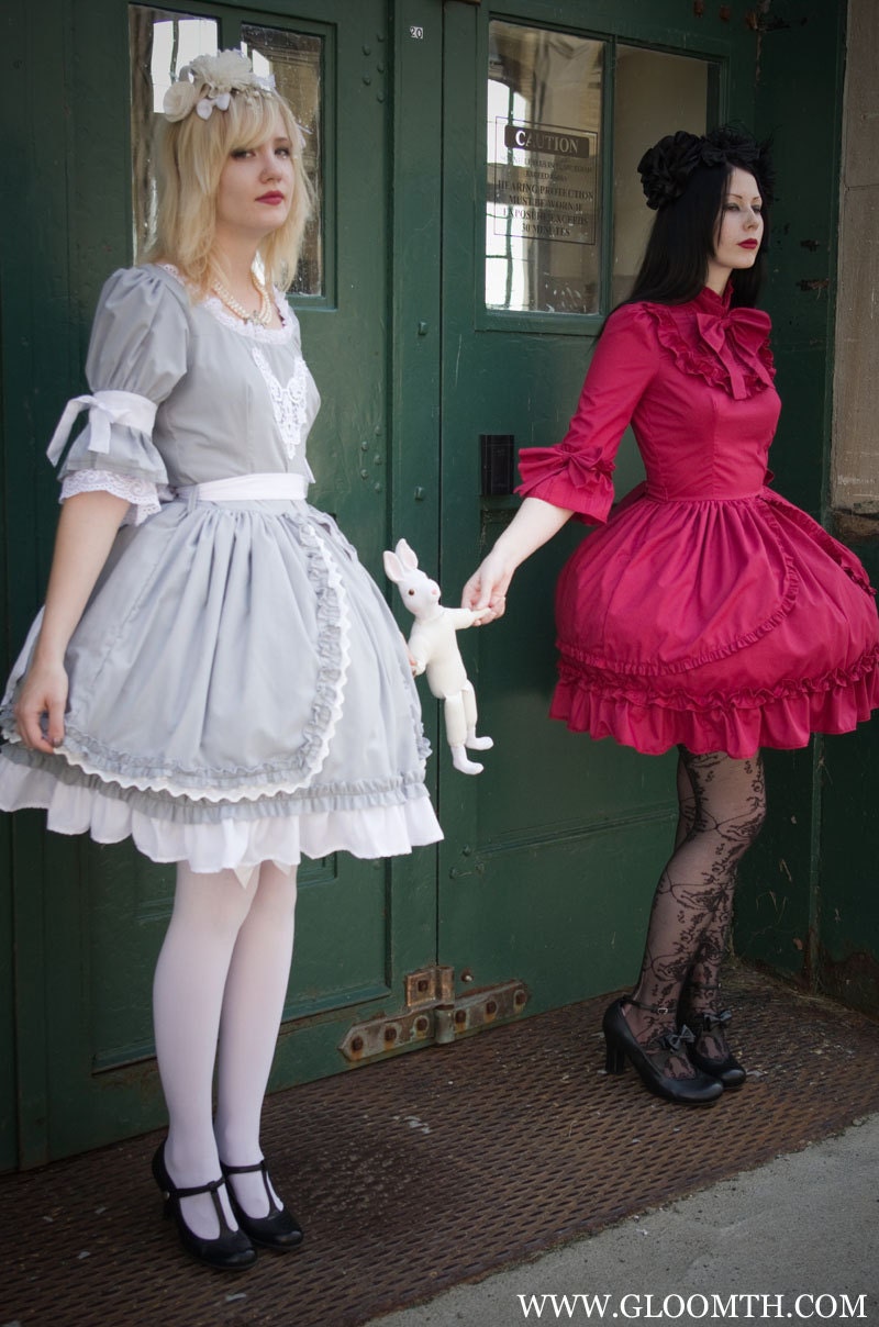 Gloomth Duchesse Formal Dress with Venise Lace Details