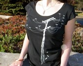 Birds on Wire Womens T shirt - Midnight Telecarrier Pigeons Scoop Neck Top for Women