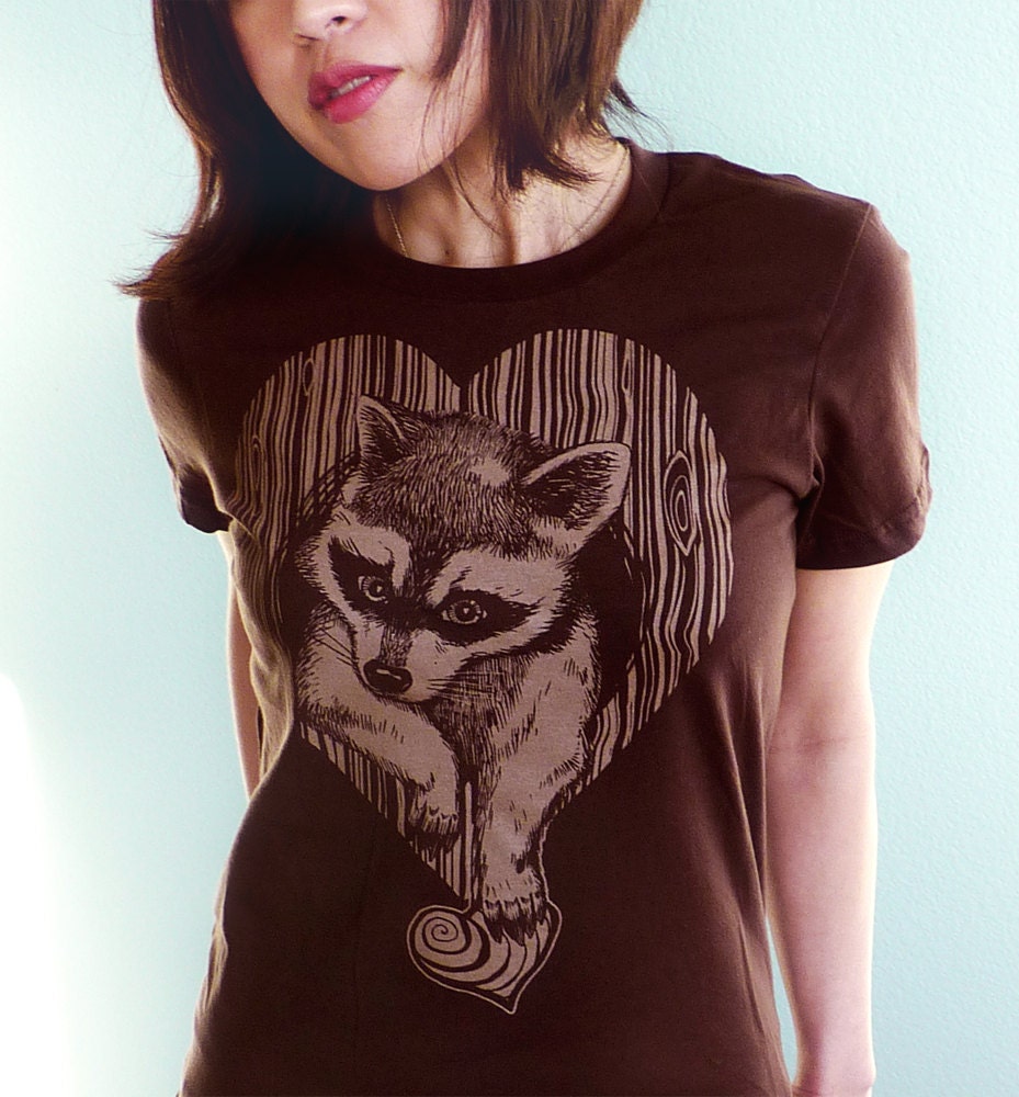 Raccoon Heart Women's T-shirt - Thief of Hearts Valentine's Day Tee Shirt for Women in Brown