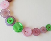 Button necklace in purple and green - Mint tea