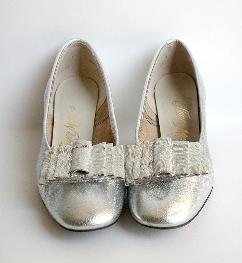 Vintage Silver Heels Thayer McNeil Heels with 2 Pairs of Shoe Clips - Size US 5.5 Party Fashion Galaxy Space
