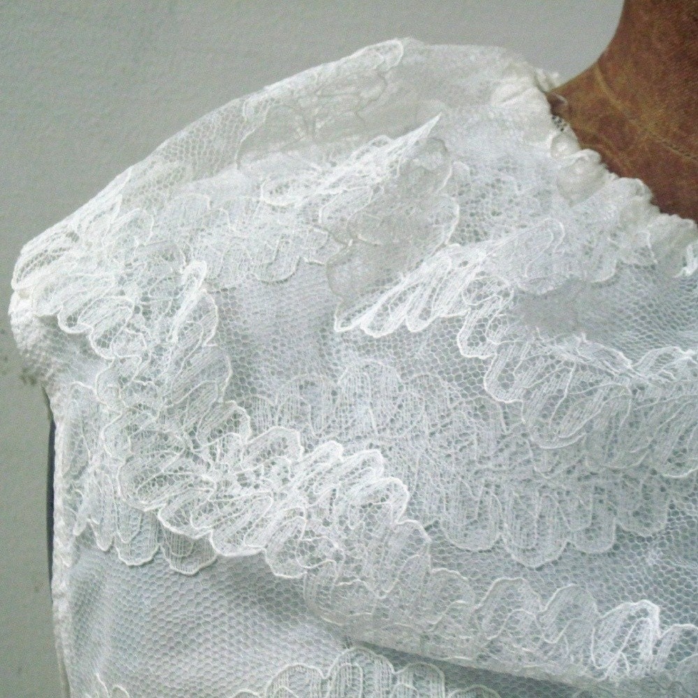 vintage 1960's White Sleeveless Blouse with Lace Overlay and a Ruffled Collar, size 36, medium to large