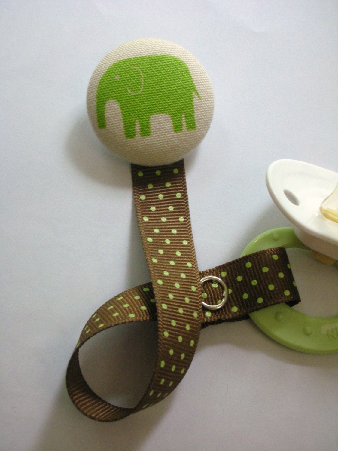 MOD    ELEPHANT............Pacifier Clip