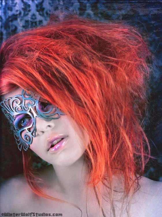 Leather mask in Metallic Silver "Coquette"