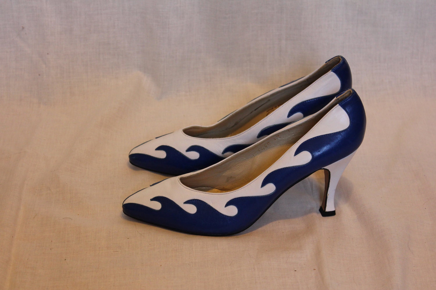 80s unique Norma B blue waves high heels 7 M