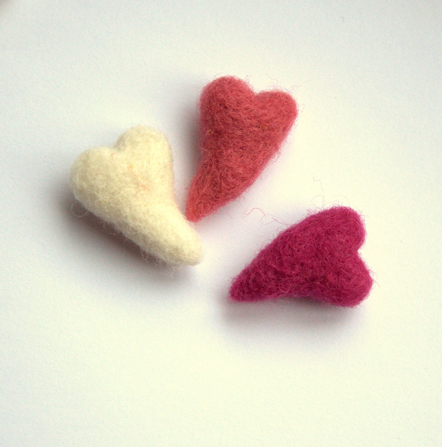 Felted hearts decor 3 white pink magenta wool chic pebbles brooch Wedding favors table decoration gift for her Birthday garland