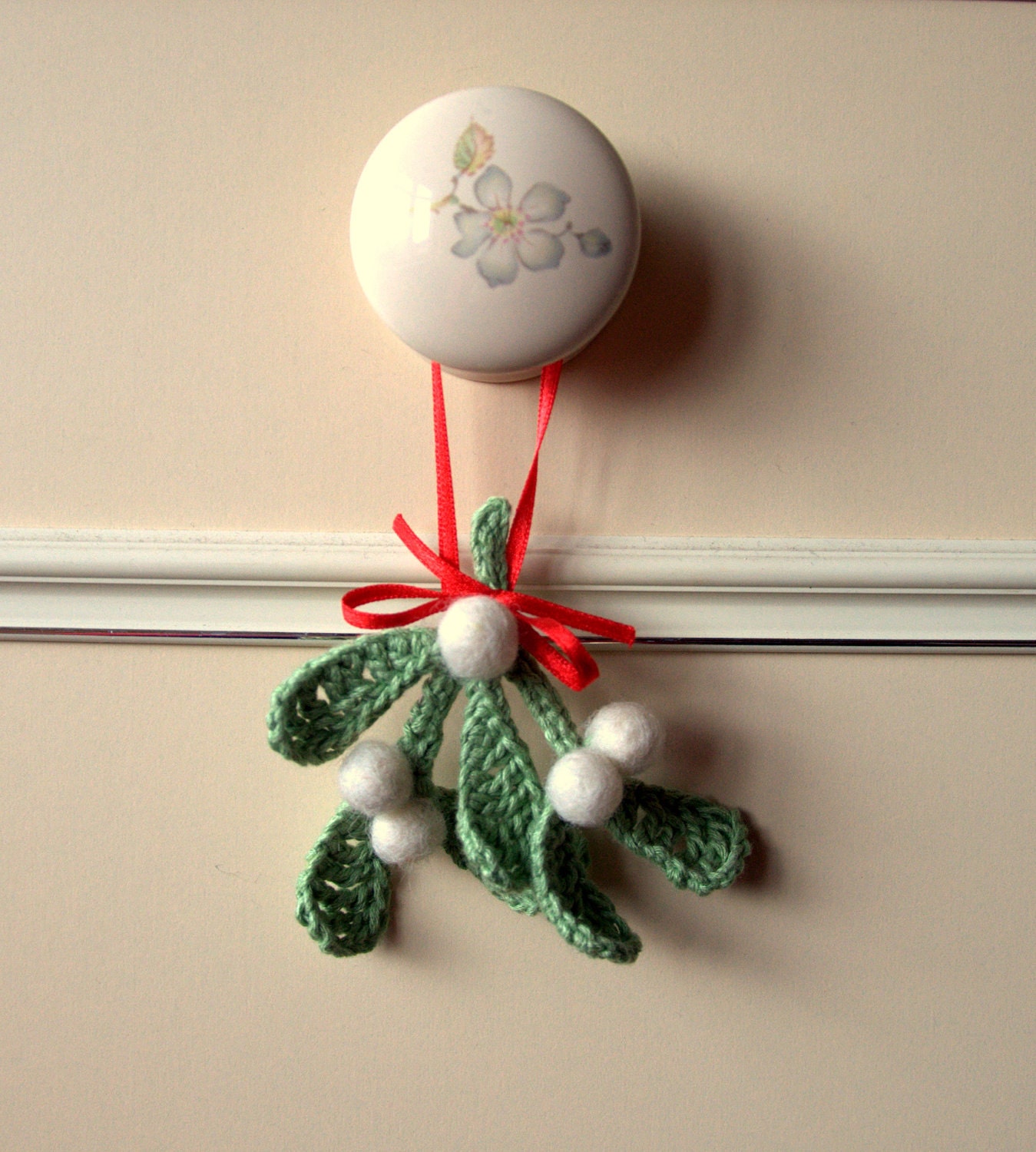 Mistletoe ornament hanging brooch holiday traditional Christmas decor English Winter Weddings decoration green white red mint kiss wool gift