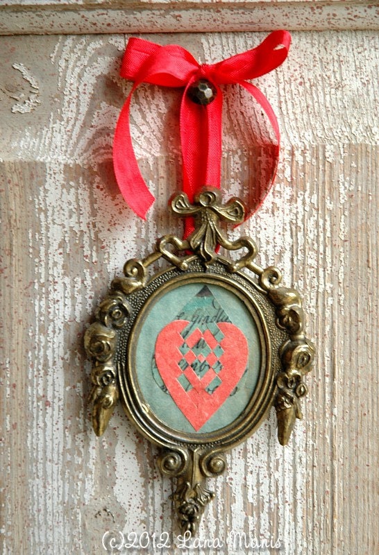 Love Token No.15 - Heart in Hand Papercutting in Vintage Baroque Frame - Wedding Engagement Anniversary