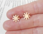 star earring studs in 9ct yellow gold, handmade in UK