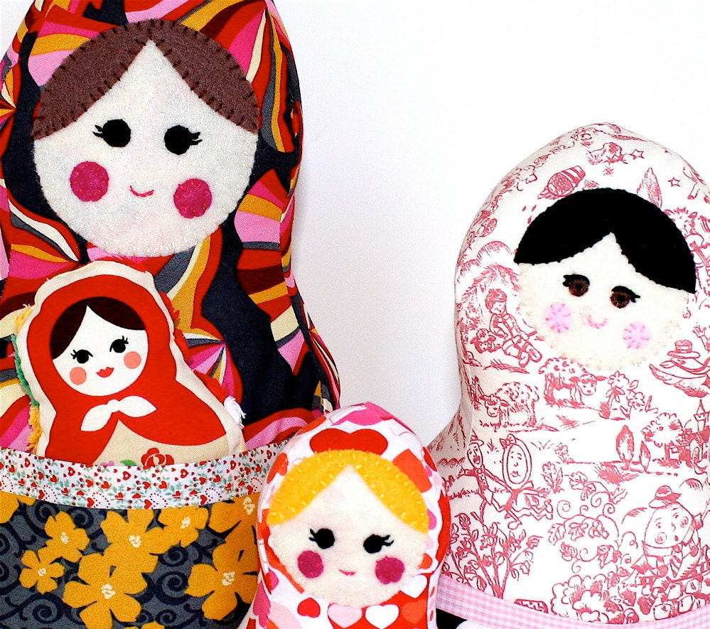 Custom Nesting Doll Playset with Pockets to Hold the Baby - Mamushka, Babushka, Russian Nesting Dolls