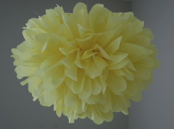 Pale Yellow ... 1 tissue paper pom // diy // wedding decorations // indie // birthday party // classroom decoration Il_570xn
