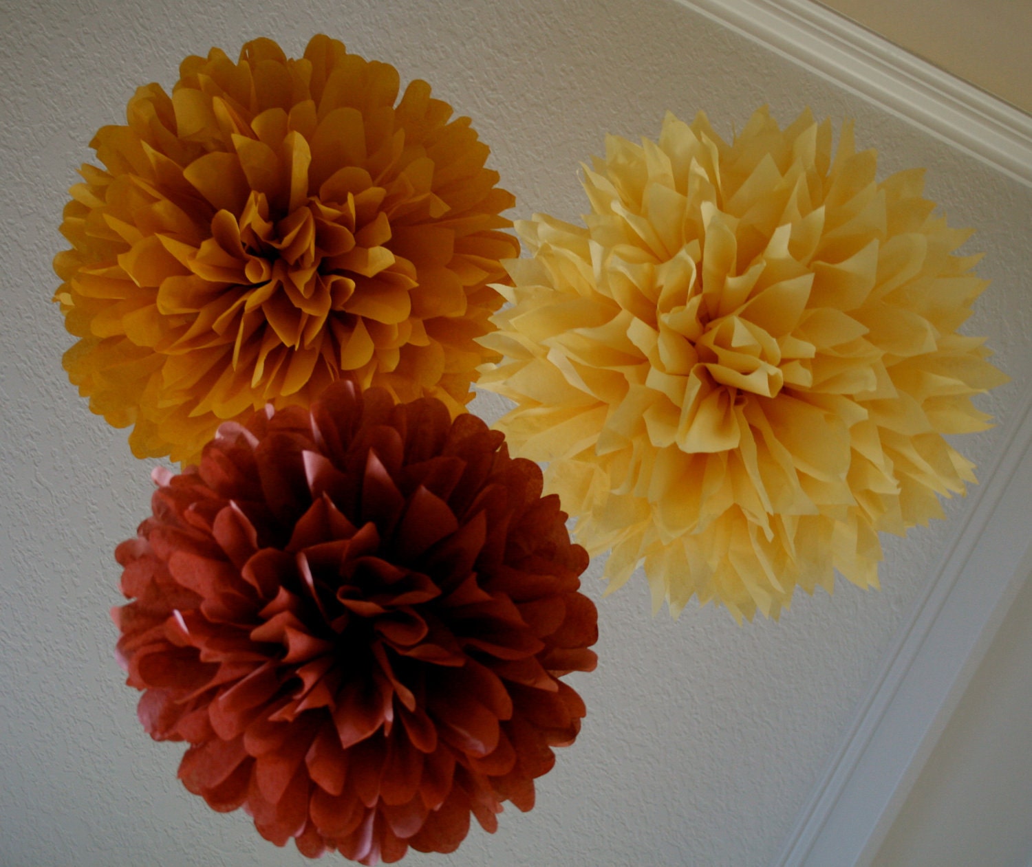 Root Beer Float ... 3 tissue paper poms // wedding decorations // diy // paper flowers // anniversary // party decorations Il_570xn