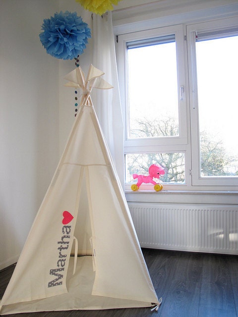 Tipi indoor play - plain with 1 name and a felt heart