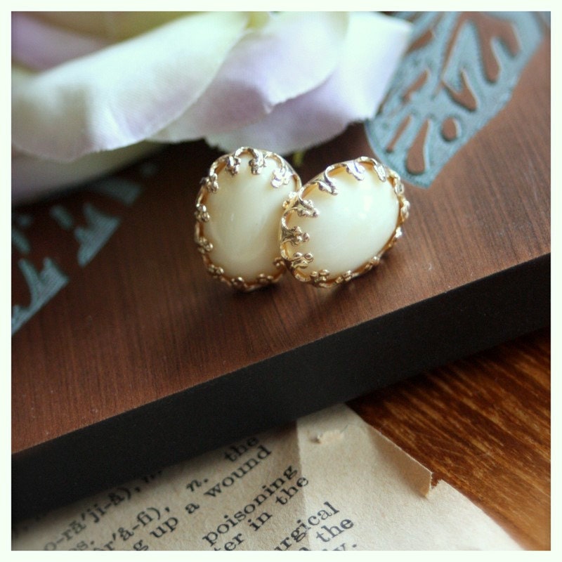 18K Gold Plated Ivory Creamy Lacy Gold Plated Crown Ear Post Earrings. Mother Gift. Bridesmaid Gifts. Bridesmaid Earrings. Ivory Wedding.