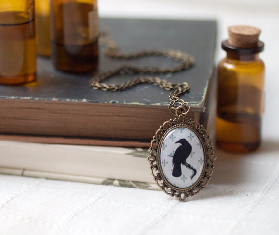 Black Raven necklace - Goth jewelry (N058)