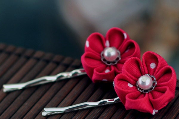 Tsumami Kanzashi Bobby Pin Set: Flower Hair Accessories - Raspberry Polka Dots