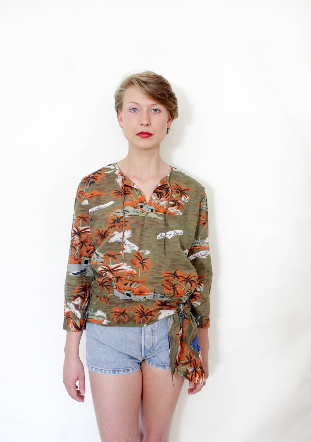 Vintage blouse / Miami Beach Copacabana Porto Alegre Bahamas Belo Horizonte / size S-M