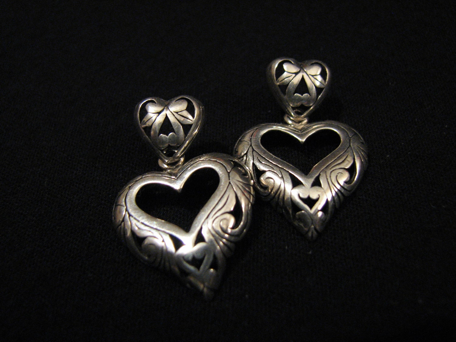 Vintage Jezlaine Sterling Silver Puffy Filigree Double Heart Dangle Pierced Earrings Signed