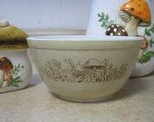 PYREX Vintage Forest Fancies Mushroom Mixing Bowl 1.5 Liter 402